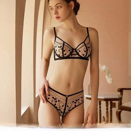 Verführerisches Deep-V-Spitzen-Push-Up-Dessous-Set für betonte Kurven