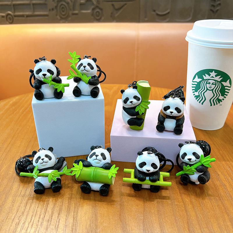 Kreativer Glücks-Panda Leuchtendes Nachtlicht Schlüsselanhänger: Süßer Figuren-Taschenanhänger und kleines Geschenk.