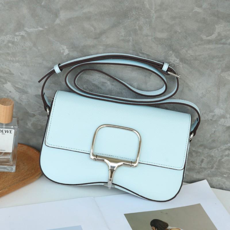 

Palm Pattern Della Butt Bag High-end All-match Saddle Trendy Underarm Cross-body Length 22cm wide 7cm high 15cm