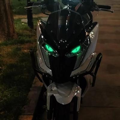 Leuchtende 3D-Dekorationsaufkleber Teufelsaugen Roller Motorrad Scheinwerfer Karosserieverkleidung Universal Für Honda Yamaha Suzuki Vespa