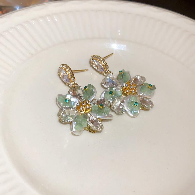 A Pair of Vintage Elegant Bling-Bling Exquisite Flower Earrings