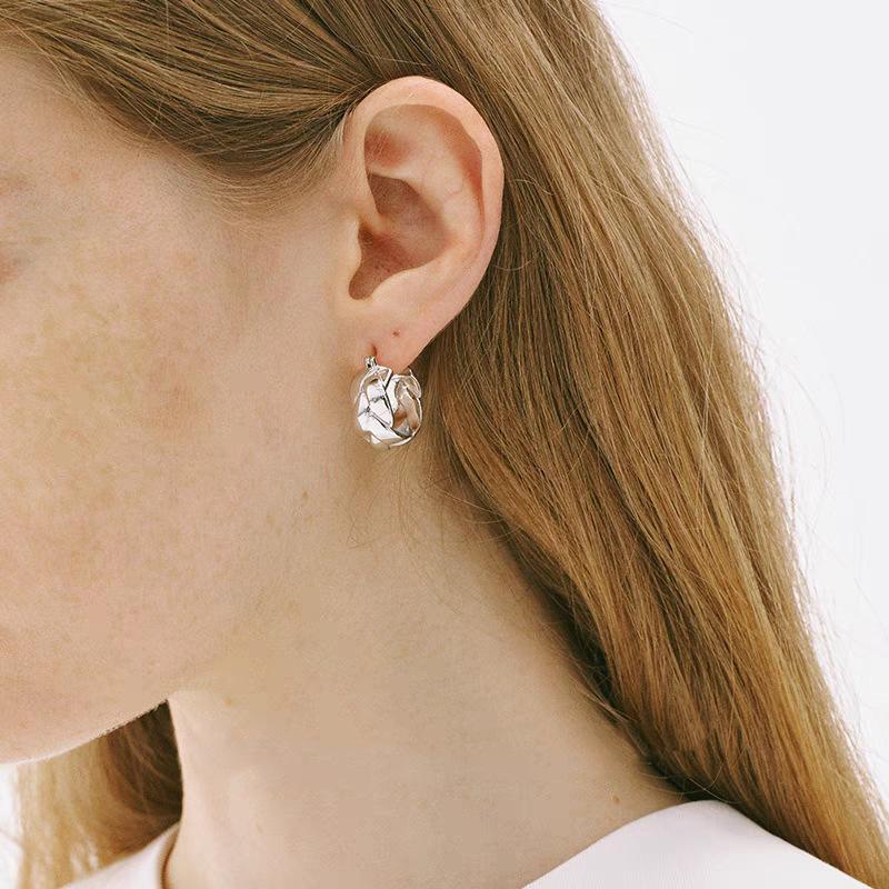 Niche Exquisite Versatile Woven Pattern Hollow S925 Silver Needle Ear Buckle Light Luxury Small Fragrant Wind Rhombus Pattern Earrings Women