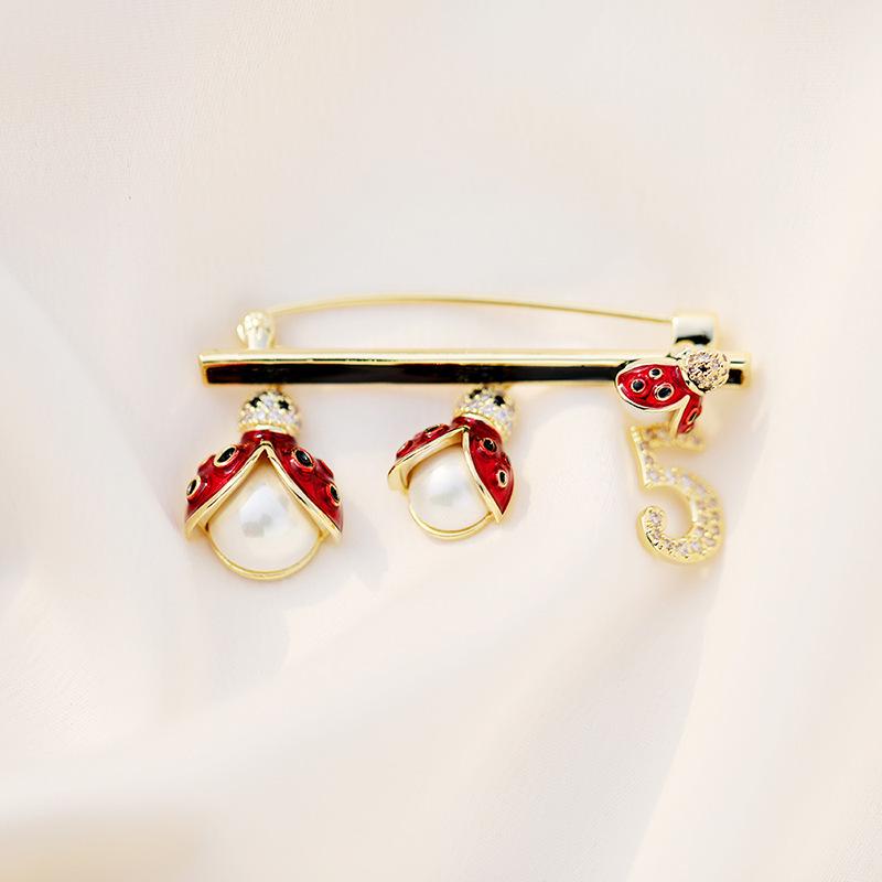 Bo Xin Yun Personalized Zirconia Pearl Insect Brooch Pin