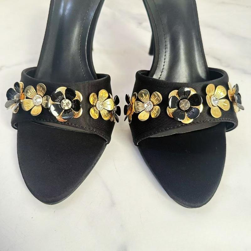 Açık Burunlu Kadın Yazlık Modern Sandaletler Metal Çiçek Dekorasyon Elbise Parti Günlük Rahat Terlikler Stiletto Kadın Yüksek Topuklu Ayakkabılar