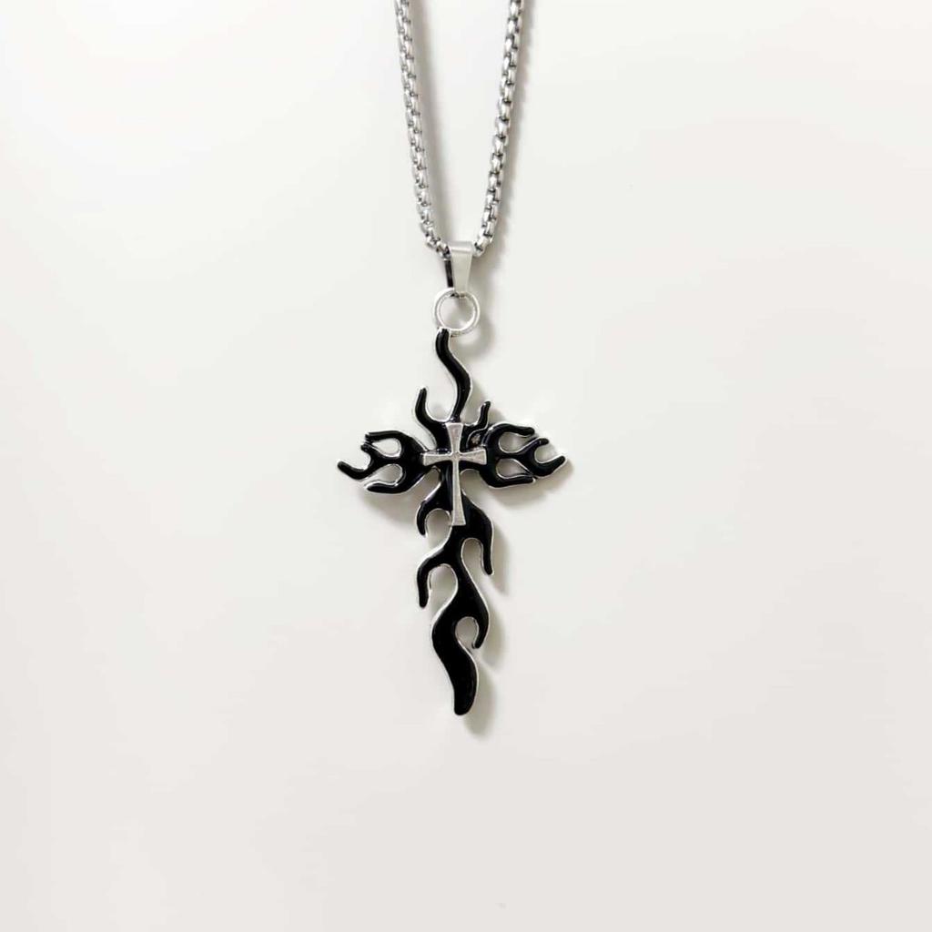 Collana a Croce Gotica Hip Hop da Uomo - Ciondolo Fiamma Catena per Maglione - Gioielli Personalizzati di Alta Gamma all'Ingrosso