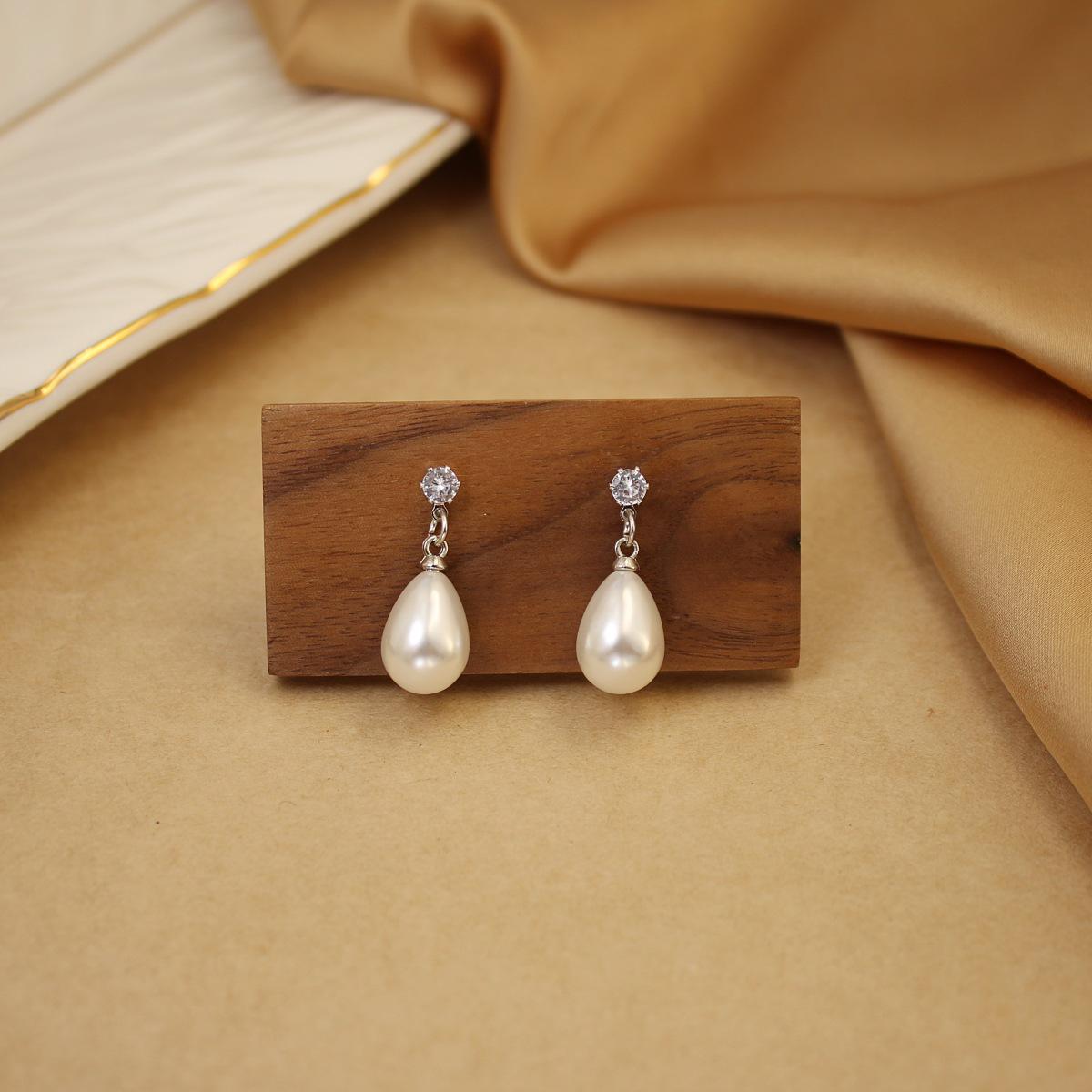 

Elegant Water Drop Pearl & Zirconia Stud Earrings - Versatile for All Seasons