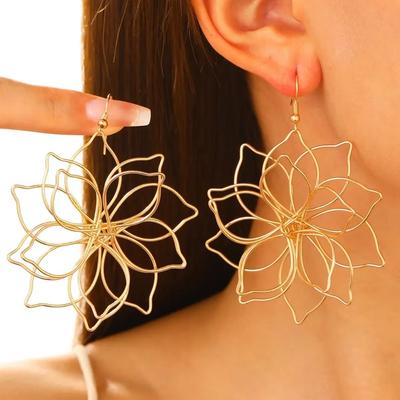 Personality Big Flower Hollow Metal Line Stud Earrings for Women Temperament Trend Wrapped Vintage Petal Jewelry Accessories