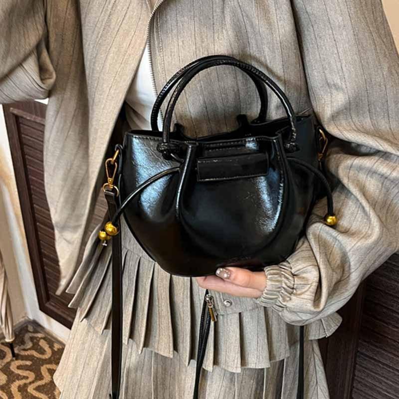 High-end Handbag with A Water Bucket Design, Stylish Shoulder Bag, Casual Crossbody Bag Casually