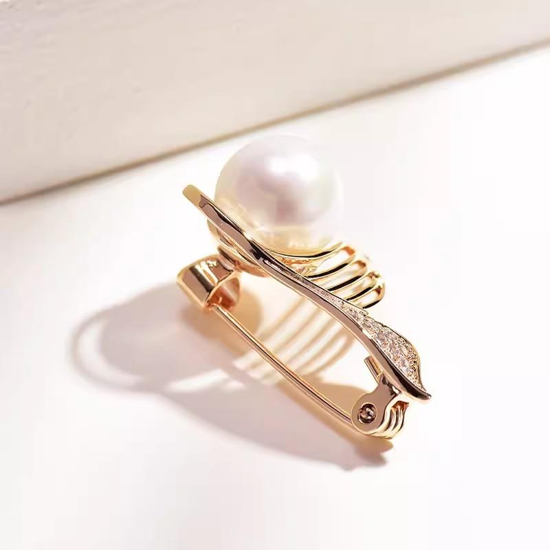 Pearl Fish Tail Brooch Summer Protection Concealed Button Pin Elegant Brooch Small-scale Exclusive Collar Pin
