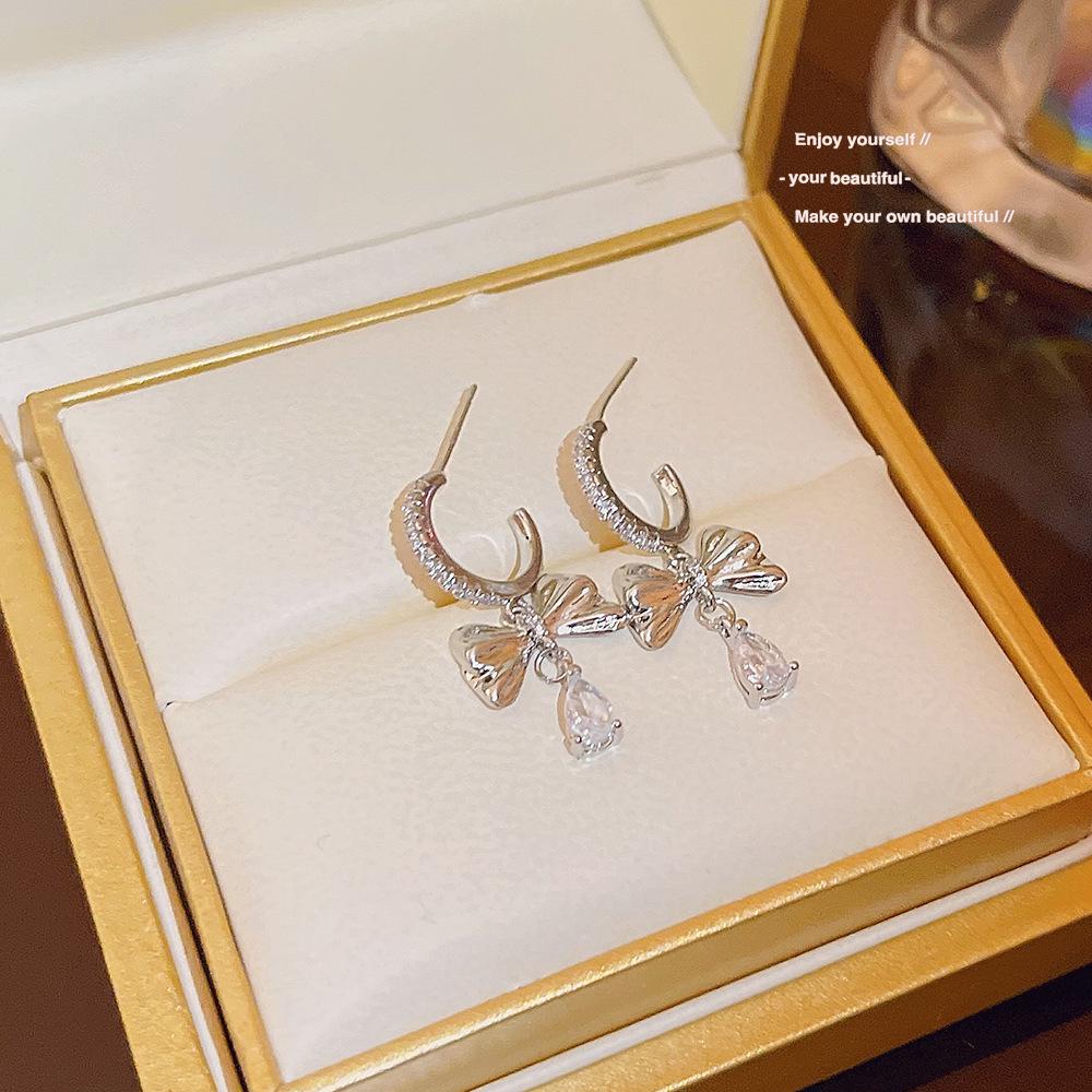 

Exquisite Bow & Water Drop Micro-Paved C-Shaped Earrings - Trendy, Luxurious, and Versatile