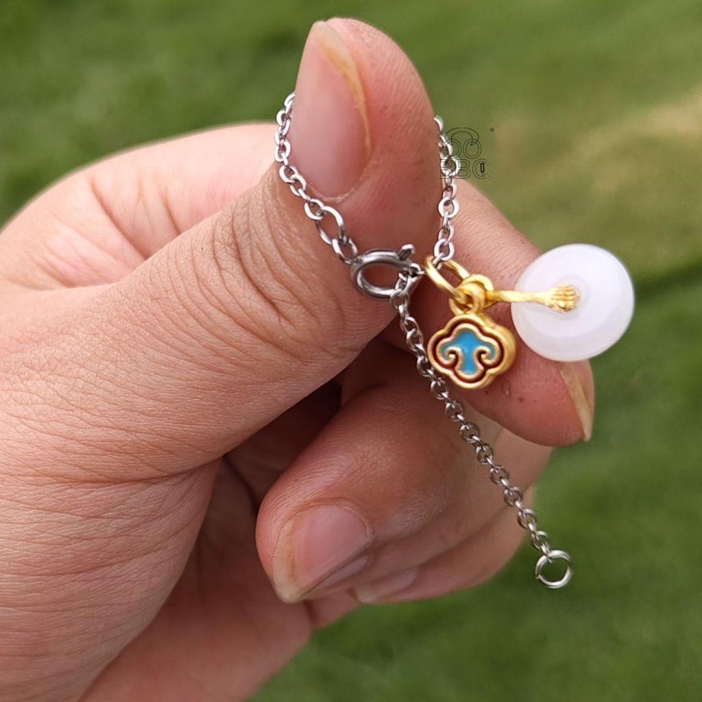 Adjustable Exotic Pet Necklace with Agate Charm for Squirrels, Sugar Gliders, Parrots, Hamsters, and Meerkats