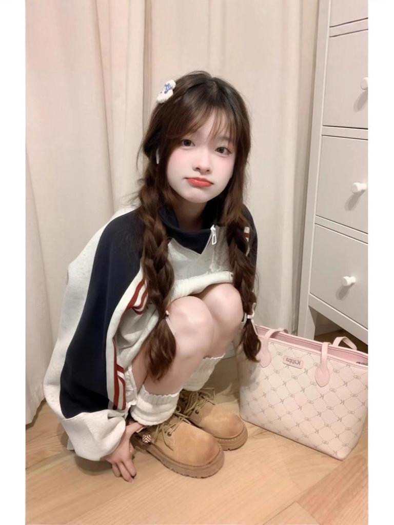 Women's Retro Stand-Up Collar Sweatshirt - Spring/Autumn Oversized Thin Jacket, Niche Design Baseball Style
