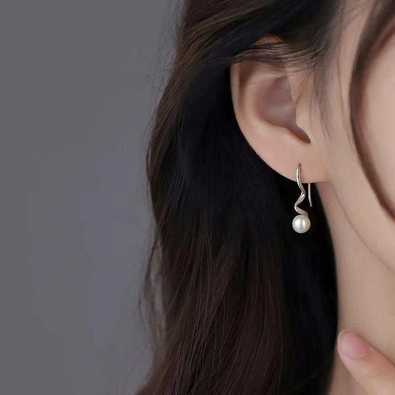 2023 High-End Light Luxury Pearl Stud Earrings in 925 Sterling Silver