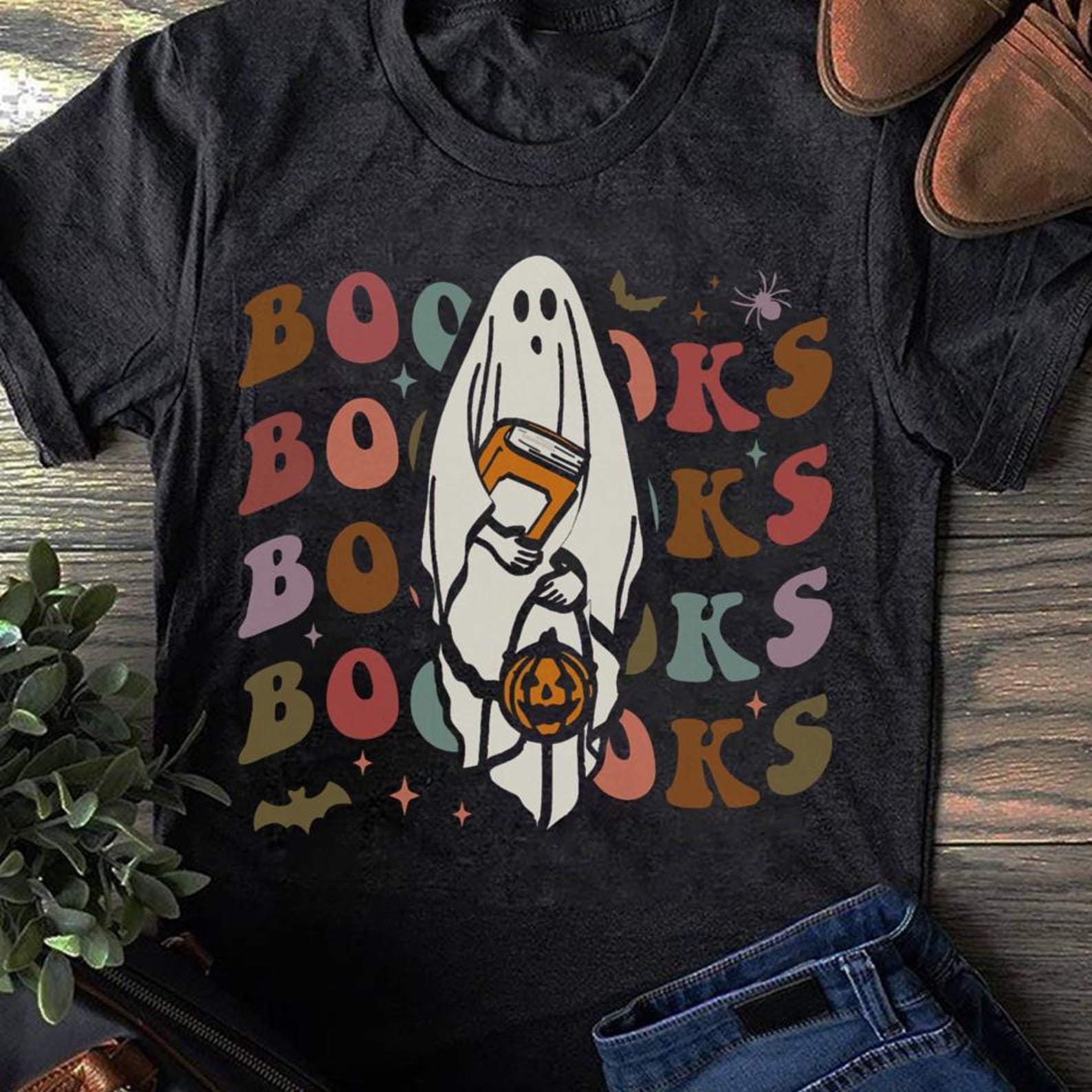 Groovy Ghost Reading T-Shirt: Funny Halloween Teacher Book Lover Tee 4XL