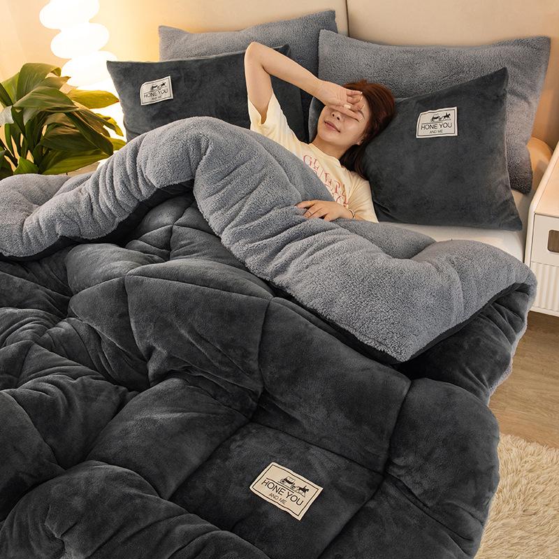 Thickened Winter Coral Fleece Blanket with Snowflake Design for Dormitory Mattresses