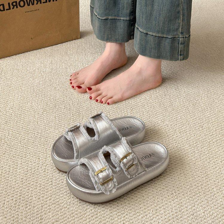 

Thick-bottomed Boken slippers for women s summer wear 2025 new casual seaside beach flat-bottomed women s one-word cool slippers 40