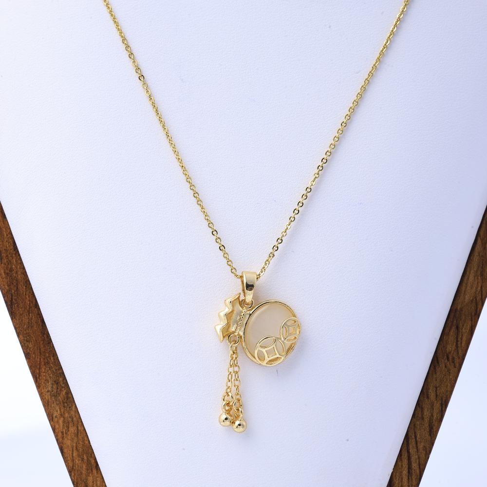 Japanese and Korean light luxury double-sided four-leaf clover titanium steel necklace, women's niche sense of luxury, versatile