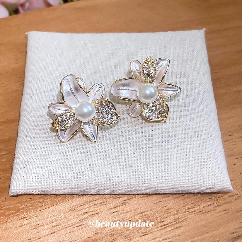 Japan and Korea series~ Silver needle super flash zircon dripping oil flower stud earrings exquisite versatile earrings sweet commuter earrings women