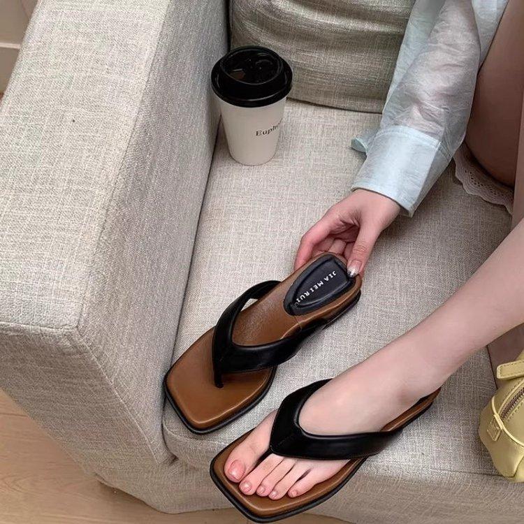 Thick-soled heel heel cold slippers women's summer flip-flops 2025 new with skirt beach sandals