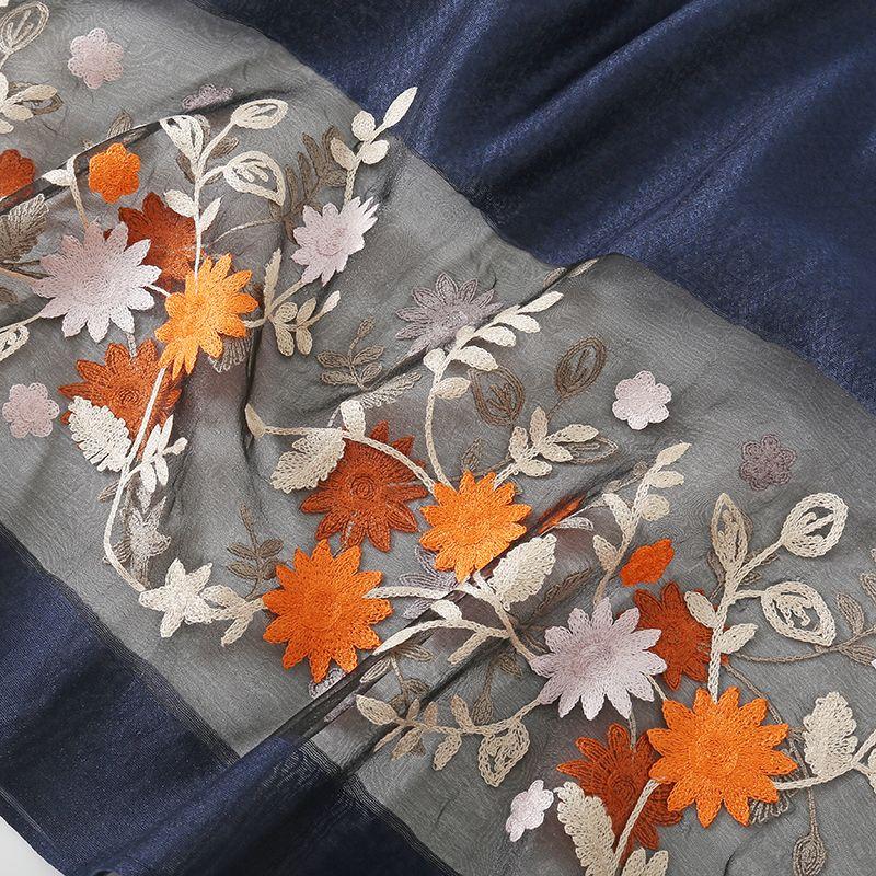 Eleganter Schal aus Seidenmischung mit Blumenstickereien – Atmungsaktives, sonnenschützendes und vielseitiges Tuch für stilvolle Wärme