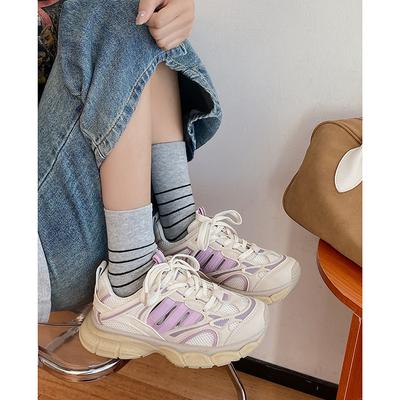 Kleine und vielseitige Füße zeigend, beliebte Dad-Schuhe mit dicker Sohle, Damen 2025 neue Sommer Retro atmungsaktives Mesh leichte Sportschuhe