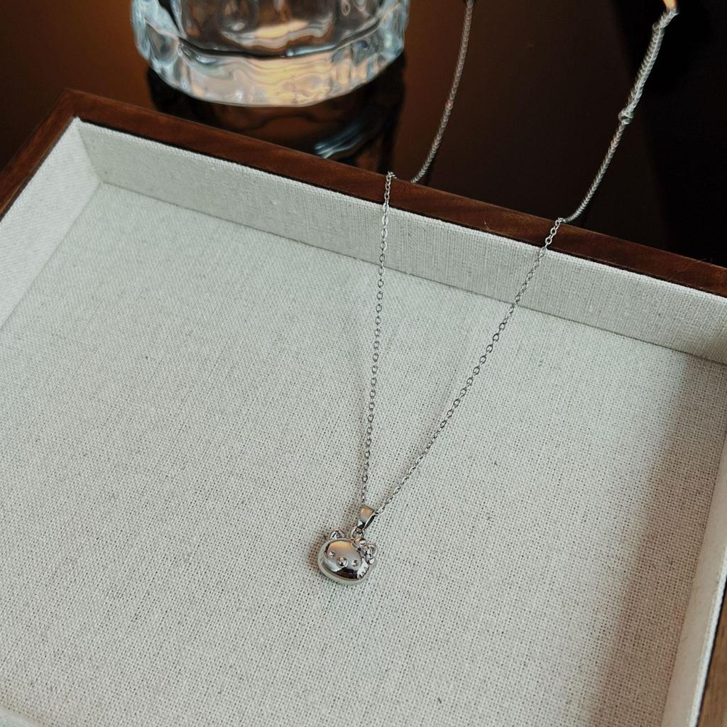 2024 New High-End Cartoon Kitten Necklace for Women - Versatile Clavicle Chain with Niche Design
