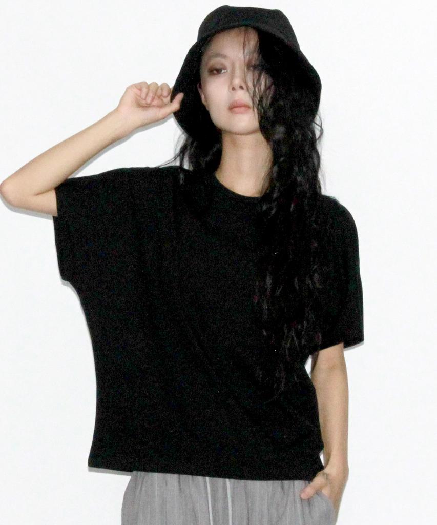 Deumakeu Standard Fit Solid French T-Shirt Black