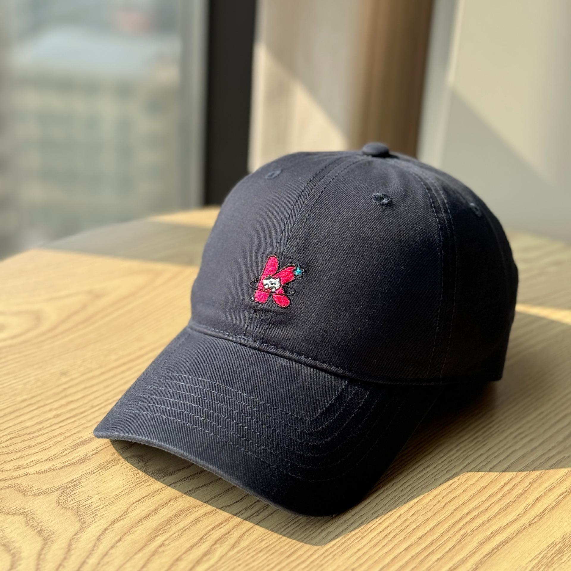 

Korean-style spring and summer soft-top letter print K Embroidered baseball cap for men, trendy outdoor sports sun protection, face-slimming casual Adult54-60Adjustable темно-синього кольору