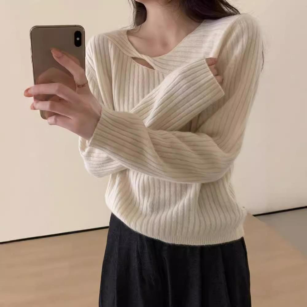 Long Sleeved Knitted Base Sweater Top Autumn and Winter White Hollowed Out Pullover Sweater for Women