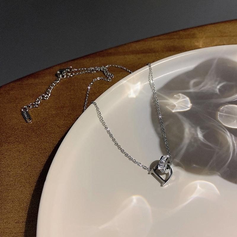 D-letter Necklace Female Niche Design Simple Online Celebrity Temperament Light Luxury Necklace Pendant Clavicle Chain Does Not Fade.