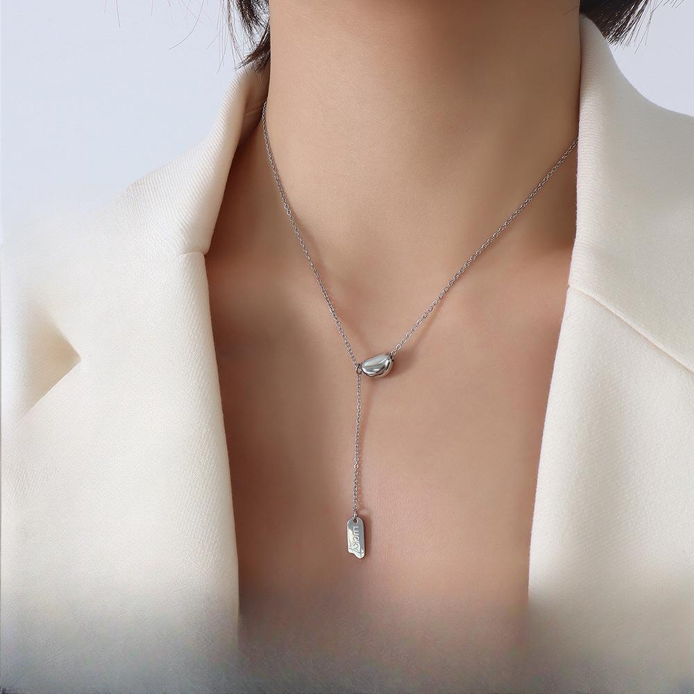 Marka French Wind Necklace Titanium Steel Plated 18K Gold Small Golden Bean Fringed Lucky Long Pendant Jewelry Women