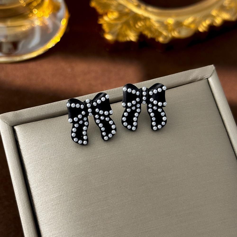 Silver Needle Diamond Bow Earrings Simple and Versatile High-quality Stud Earrings Women's Niche Light Luxury High-end Earrings