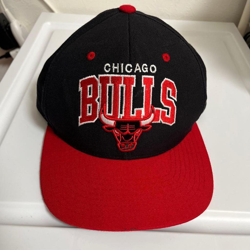 Used Chicago Bulls Baseball Cap Black/Red
