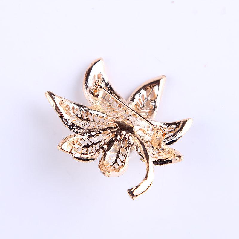 Fashion Middle Large Pearl Maple Leaf Full Diamond Brooch Perfect Gift for Couples Corsage Flower Corsage Buckle Women Accessories