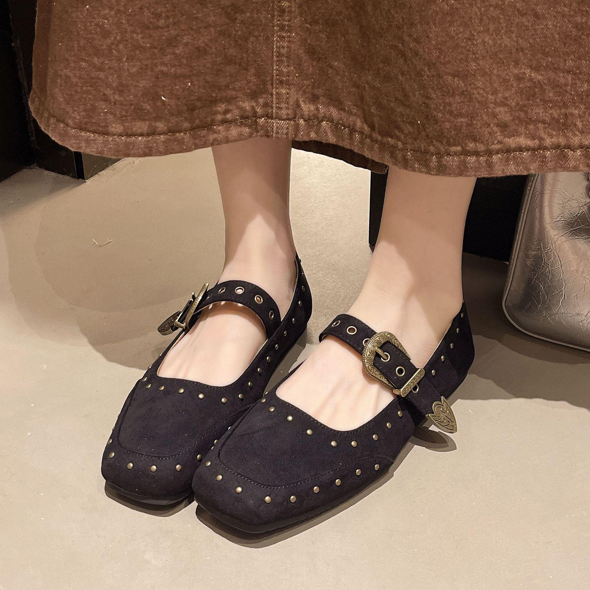 

Niche retro flat-soled single shoes women s 2025 autumn new square head shallow mouth Mary Jane women s shoes with skirts and evening shoes 35 чёрный