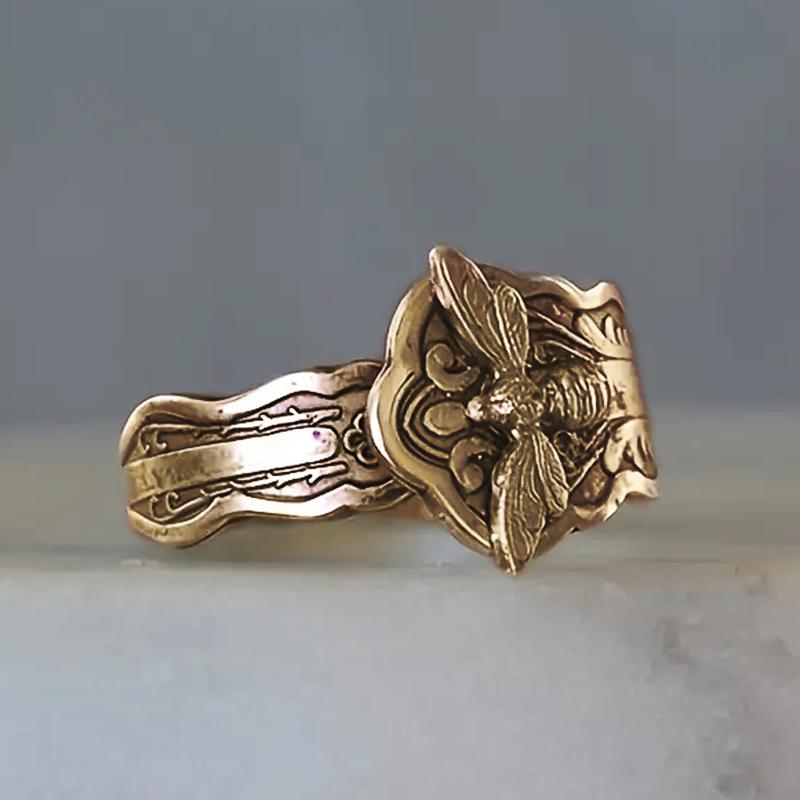 Huitan Vintage Bee Rings for Women Metal Finger Accessories Stylish Daily Wear Girls Ring Party Hip Hop Animal Statement Jewelry