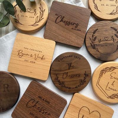 1 STÜCKE Kostenlose benutzerdefinierte Holz Personalisierte Untersetzer Massivholz Rund Quadratisch Holz Untersetzer Tee Kaffee Pad Tischsets Hochzeit Weihnachtsgeschenk