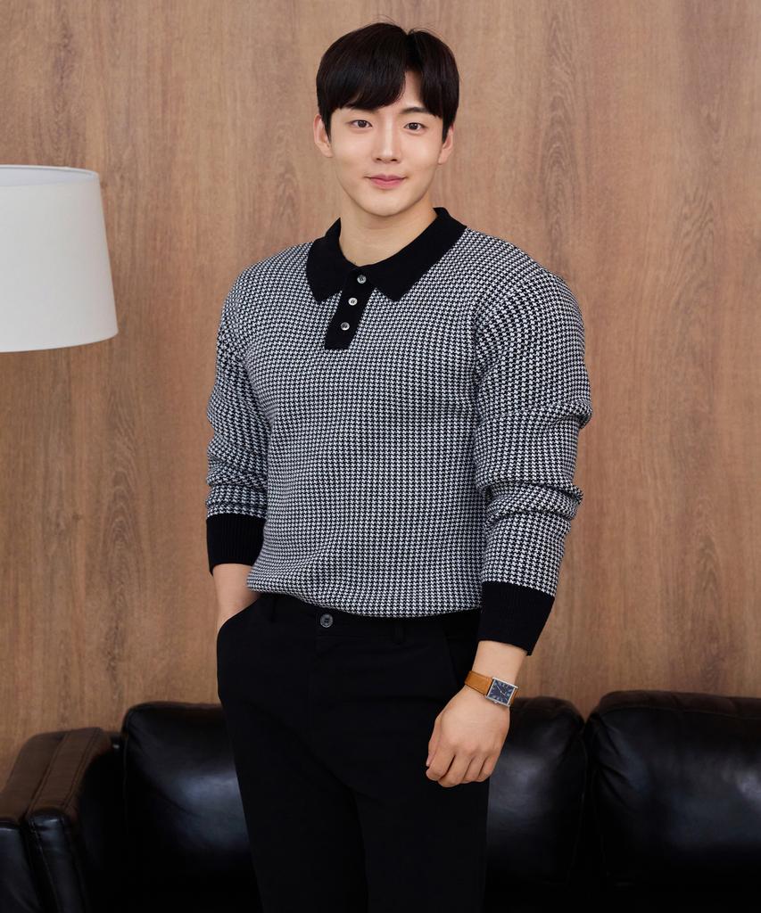 HECKCOOLNAM Muscle-Fit Wool Gingham Check Collared Knit Long Sleeve That Makes Shoulders Look Wide