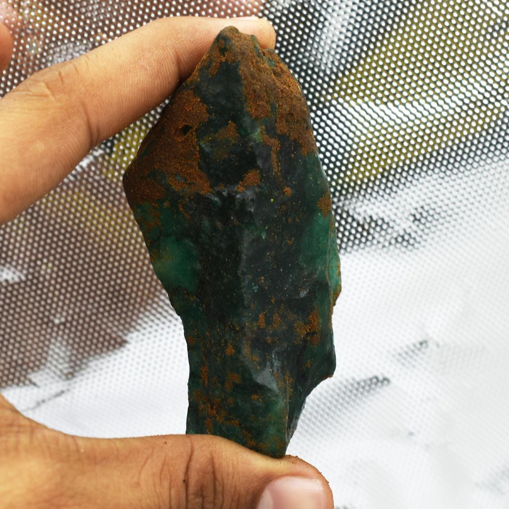 Natural Green Emerald Loose Gemstone 477.85 ct Uncut Raw Rough for Lapidary and Gem Collections