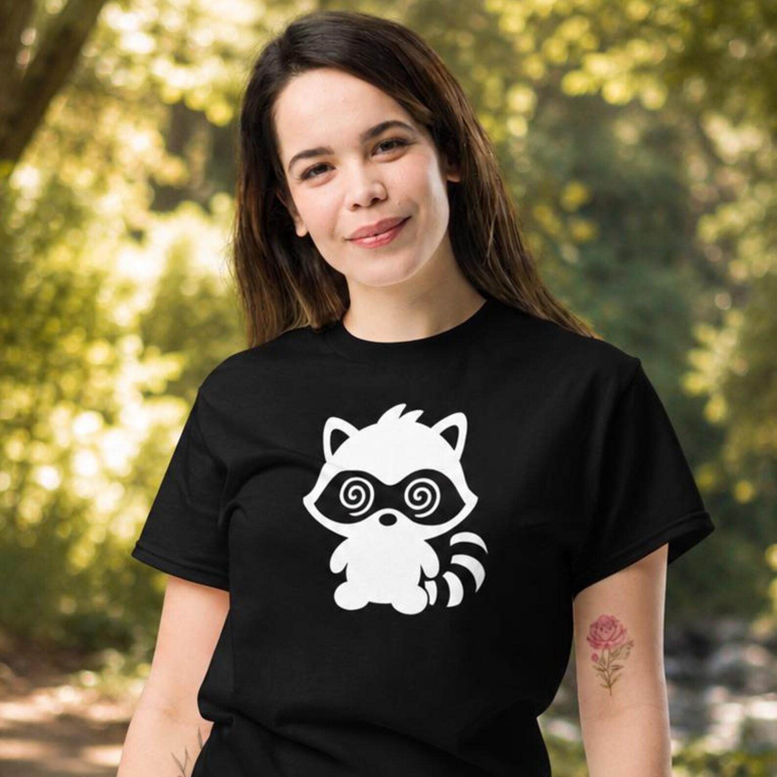 Cute Hypno Raccoon T-Shirt Funny Spiral Eyes Animal Graphic Tee Minimalist Woodland Shirt Cute Wildlife Gift for Unisex XL