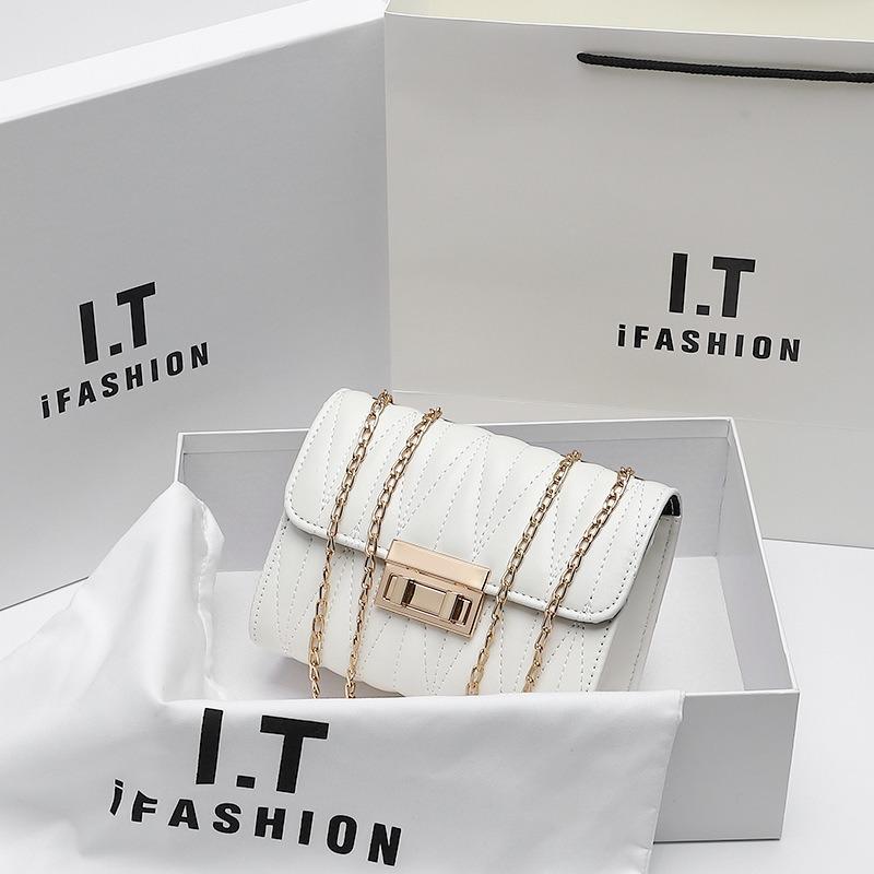 Trendy and Fashionable Single Shoulder Women's Bag Bag, Striped Tassel Lock Chain, Crossbody Small Square Bag.