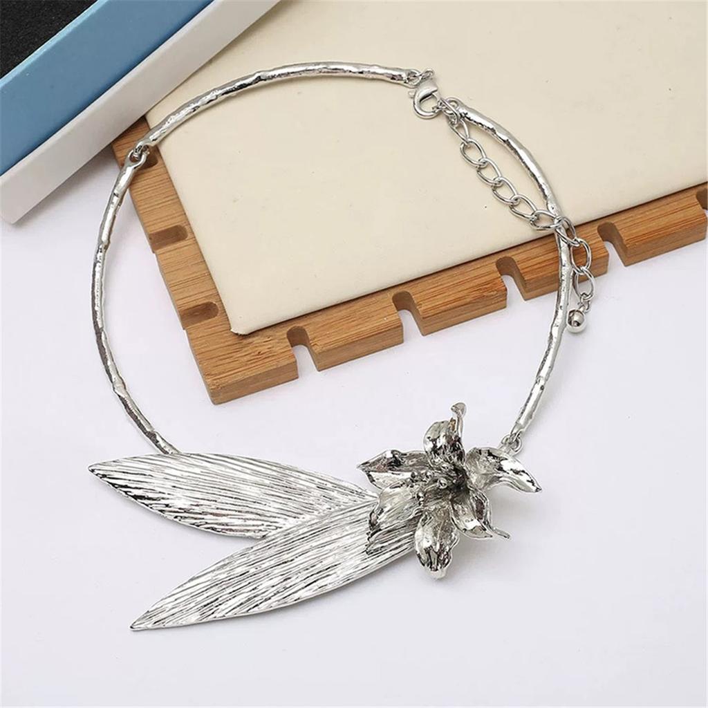 Tooxika Heavy Duty Exaggerated Design Metal Blade Oil Drop Warbler Tail Flower Collar Fashion Temperament Collarbone Chain Necklace