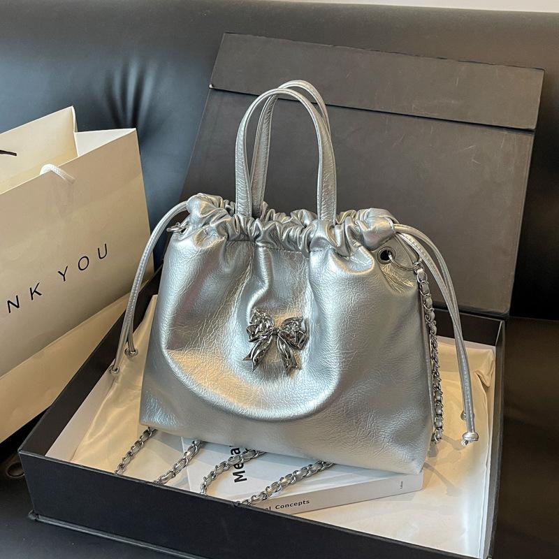 

Trend pleated cloud bag women s 2025 new fashion popular bow crossbody backpack chain bucket bag 24*10*20 серебряный