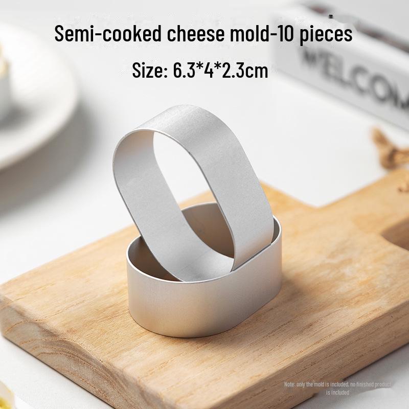 

Форма для полуготового овального чизкейка с краем из промасленной бумаги