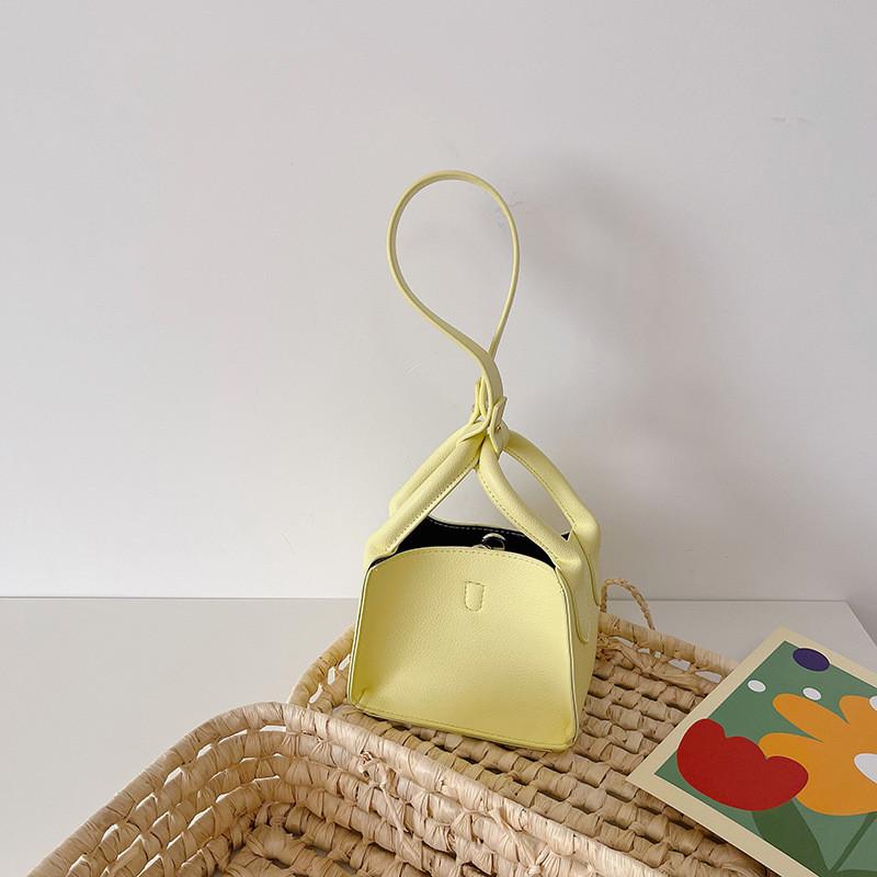 Стильная мини-сумочка для детей с современным дизайном, идеально подходит для летних прогулок