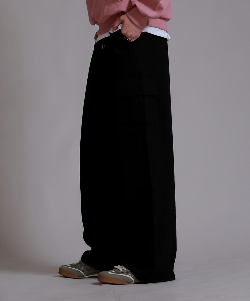 LIKE THE MOST Training Label Cargo Pintuck Wide Pants_Black