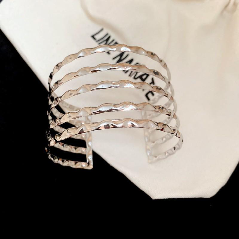 European-American Geometric Metallic Open Bangle: Simple, Versatile, Niche Design Bracelet