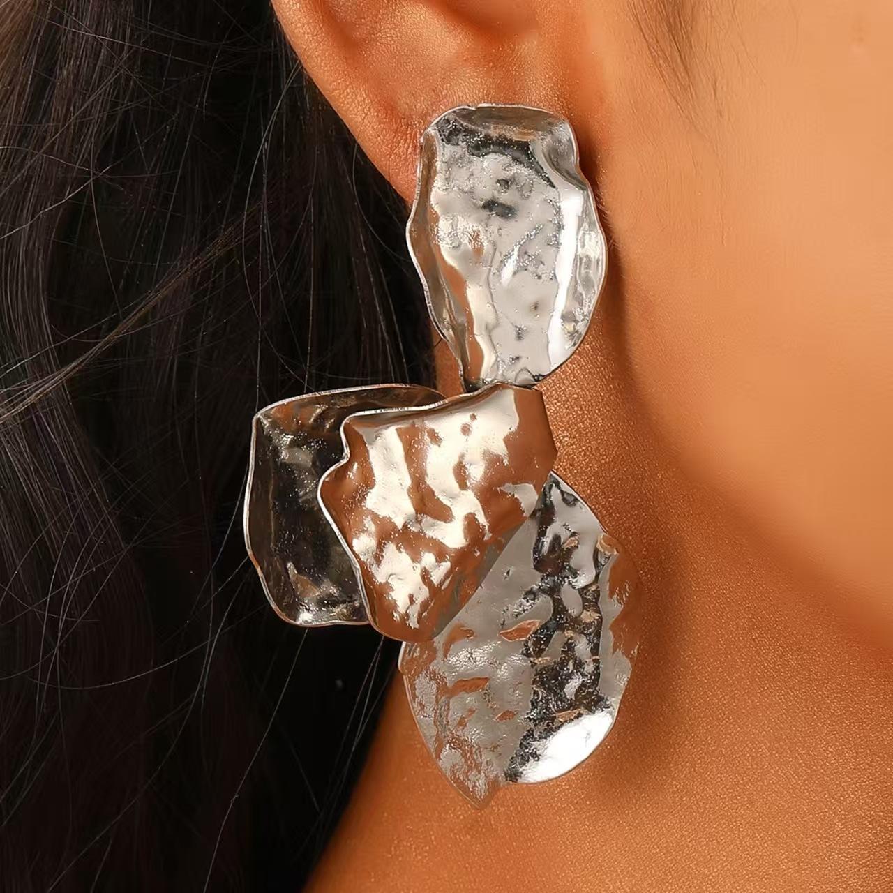 

2026 fashion exaggerated Mori high-end flower earrings female Internet celebrity temperament retro star niche petal stud earrings