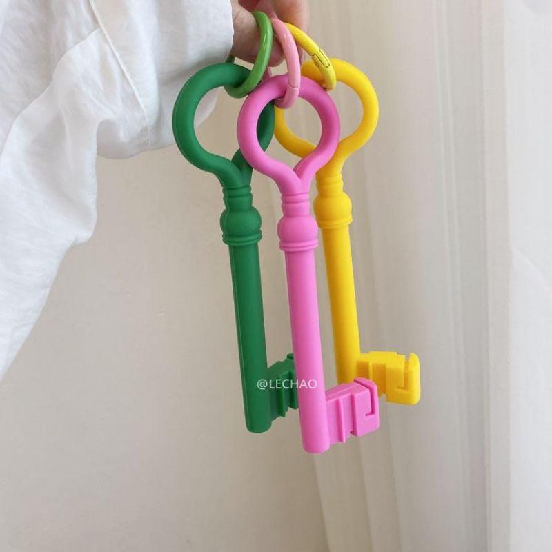 

Креативный большой брелок ярких цветов, силиконовый кулон, однотонный автомобильный брелок, подвеска-сумка