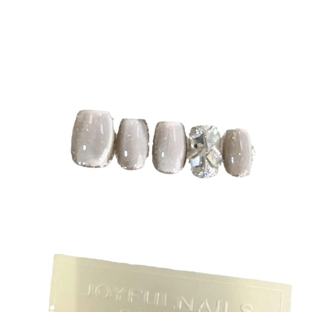 Pure Handmade Phototherapy Manicure Mocha Gray Cat Eye Wear Nail Finished Cat Eye Nail Patches Show Whiteness and Temperament